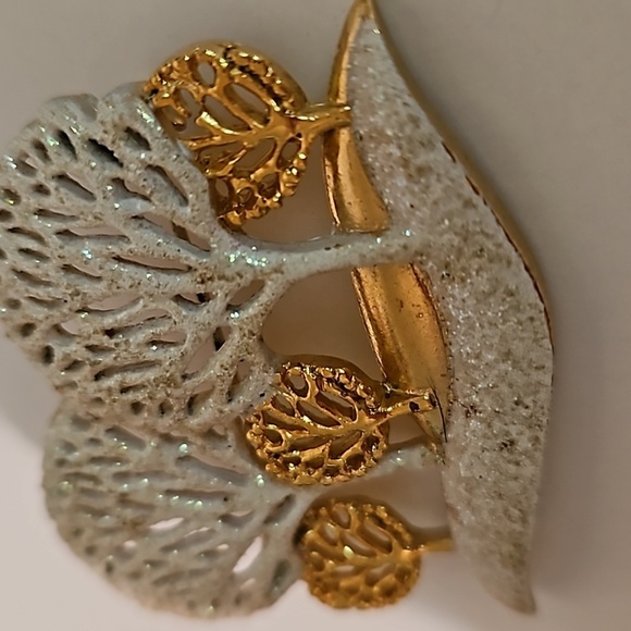 AJC AMERICAN JEWELRY CO. Goldtone & Enamel Sparkle Tree Brooch - Picture 3 of 6